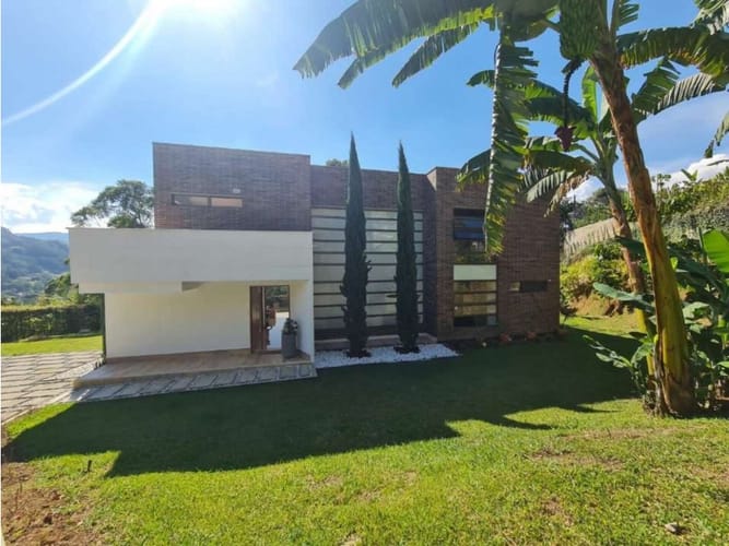 Casa de 3 alcobas en venta en Loma Del Escobero, Envigado, 332 m² · foto 6 de 10