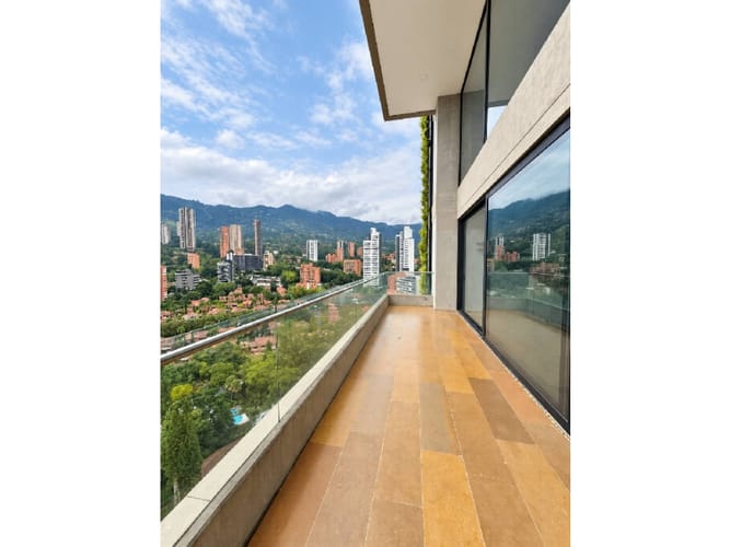 Apartamento de 3 alcobas en venta en San Lucas, Medellín, 242 m² · foto 3 de 24