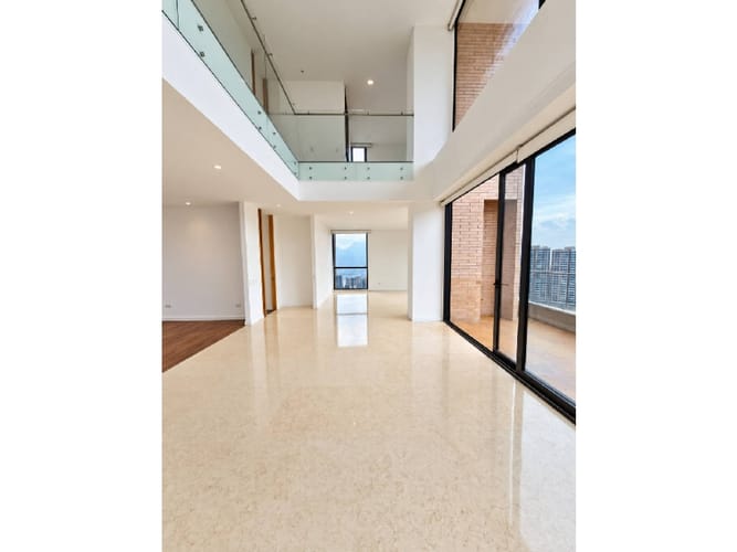 Apartamento de 3 alcobas en venta en San Lucas, Medellín, 242 m² · foto 4 de 24