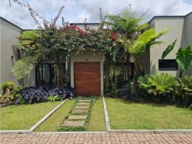 Casa de 3 alcobas en venta en Guamito, La Ceja, 300 m² · foto 8 de 16