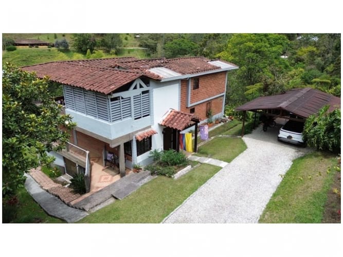 Casa de 3 alcobas en venta en El Retiro, 305 m² · foto 2 de 24