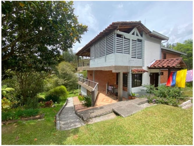 Casa de 3 alcobas en venta en El Retiro, 305 m² · foto 3 de 24
