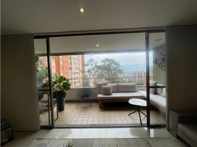 Apartamento de 3 alcobas en venta en El Poblado, Medellín, 110 m² · foto 2 de 24