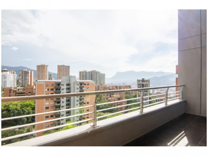 Apartamento de 3 alcobas en venta en Los Balsos, Medellín, 200 m² · foto 5 de 24