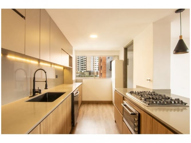 Apartamento de 3 alcobas en venta en Los Balsos, Medellín, 200 m² · foto 7 de 24