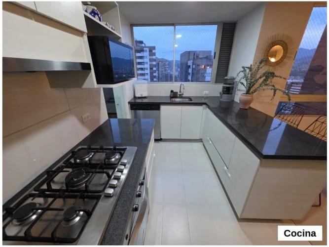 Apartaestudio en venta en Castropol, Medellín, 117 m² · foto 3 de 24