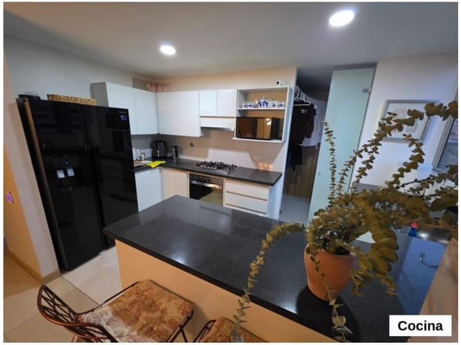 Apartaestudio en venta en Castropol, Medellín, 117 m² · foto 4 de 24