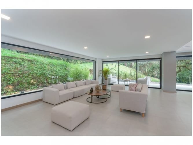 Casa de 5 alcobas en venta en Vía Las Palmas, Medellín · foto 2 de 15