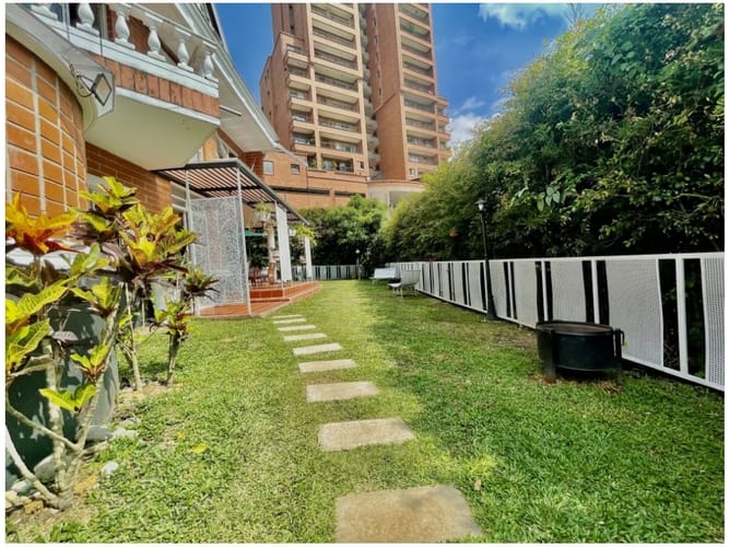 Casa de 4 alcobas en venta en Las Palmas, Medellín, 261 m² · foto 18 de 20