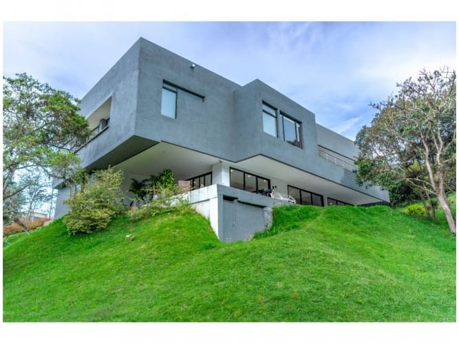 Casa de 5 alcobas en venta en Vía Las Palmas, Medellín · foto 14 de 15