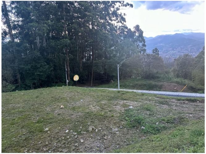 Lote en venta en Loma Del Chocho, Envigado, 1154 m² · foto 2 de 3
