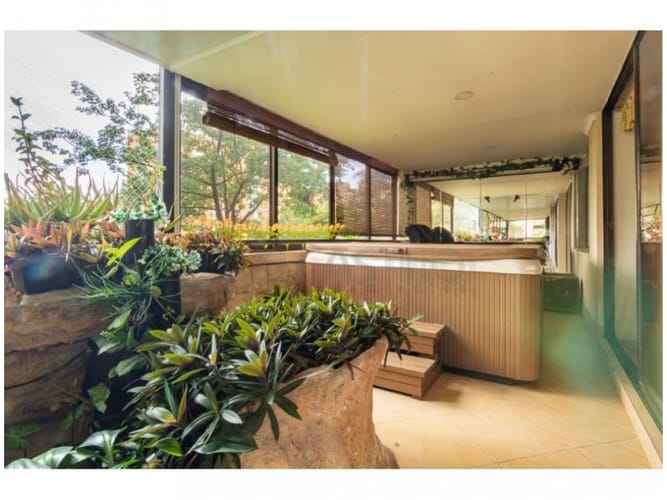Apartamento de 6 alcobas en venta en Altos Del Poblado, Medellín, 450 m² · foto 2 de 23