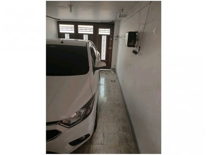 Casa de 6 alcobas en venta en Laureles, Medellín, 290 m² · foto 9 de 11