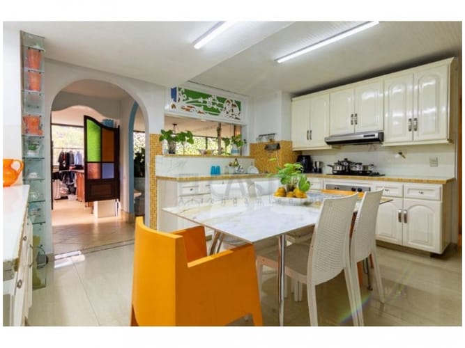 Apartamento de 6 alcobas en venta en Altos Del Poblado, Medellín, 450 m² · foto 8 de 23