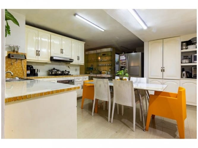 Apartamento de 6 alcobas en venta en Altos Del Poblado, Medellín, 450 m² · foto 10 de 23