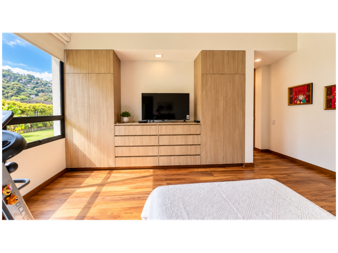 Casa de 3 alcobas en venta en Escobero, Envigado, 330 m² · foto 23 de 24