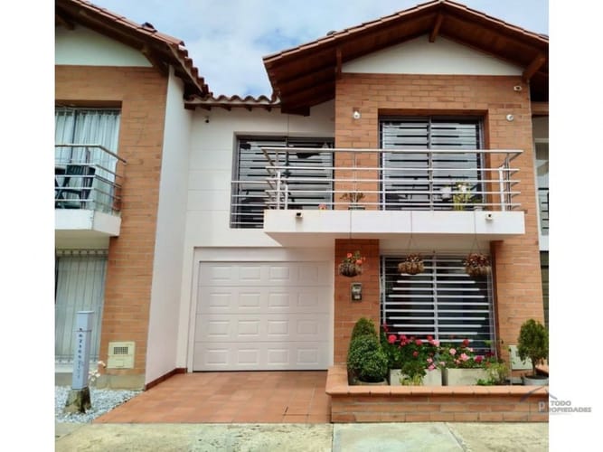 Casa de 3 alcobas en venta en La Ceja, 145 m² · foto 2 de 9