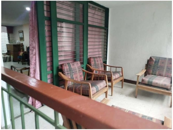 Casa de 6 alcobas en venta en La Castellana, Medellín, 230 m² · foto 2 de 19
