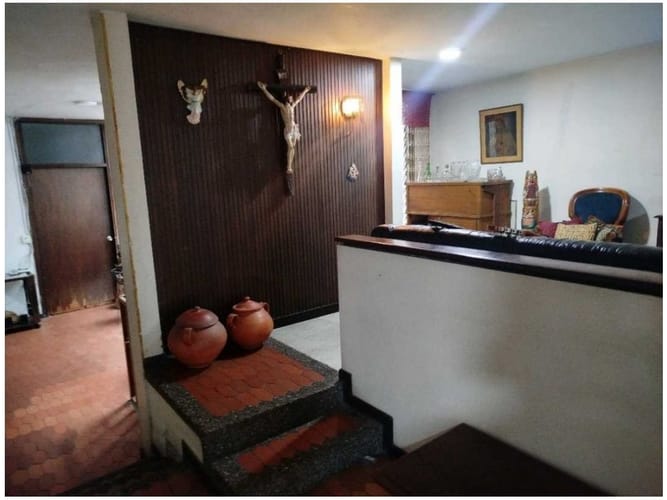 Casa de 6 alcobas en venta en La Castellana, Medellín, 230 m² · foto 3 de 19