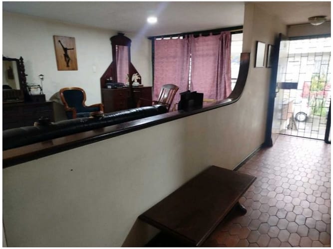 Casa de 6 alcobas en venta en La Castellana, Medellín, 230 m² · foto 5 de 19