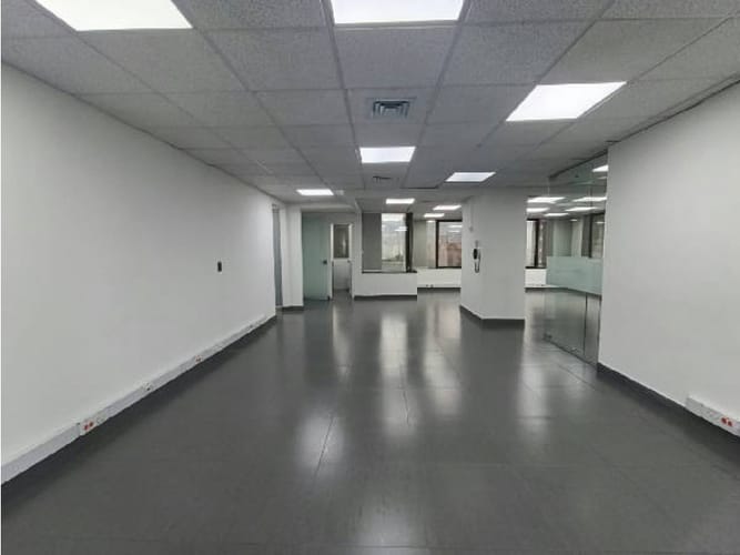 Oficina en venta en Santa Maria De Los Angeles, Medellín, 208 m² · foto 3 de 24