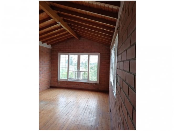 Casa de 3 alcobas en venta en La Clara, Guarne, 170 m² · foto 11 de 19