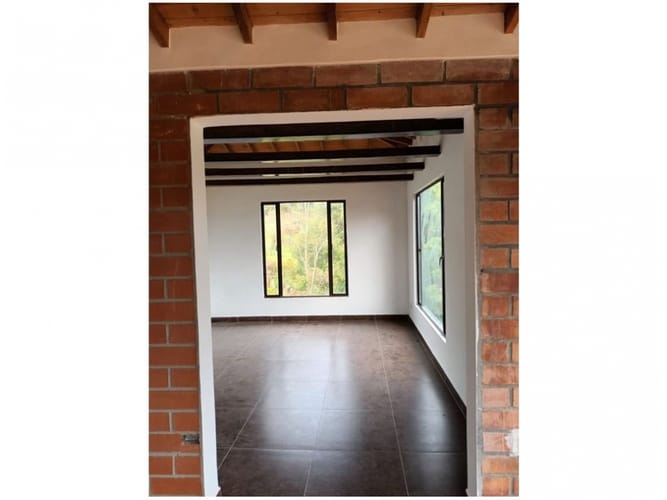 Casa de 3 alcobas en venta en La Clara, Guarne, 170 m² · foto 12 de 19