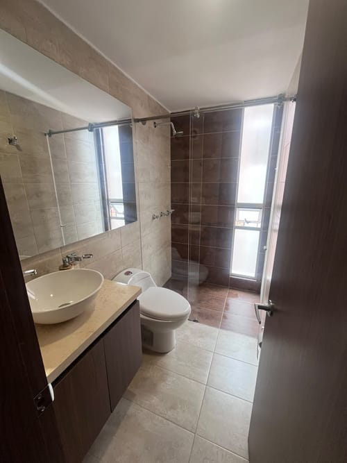 Apartamento de 3 alcobas en venta en Cedritos, Bogotá, 86 m² · foto 4 de 8