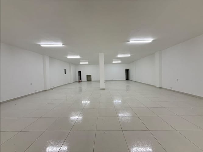 Local en arriendo en El Limonar, Cali, 250 m² · foto 2 de 10