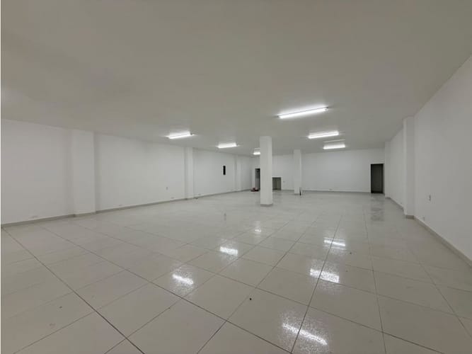 Local en arriendo en El Limonar, Cali, 250 m² · foto 3 de 10