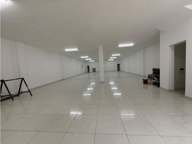 Local en arriendo en El Limonar, Cali, 250 m² · foto 4 de 10