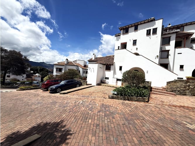 Apartamento de 3 alcobas en venta en Lindaraja, Bogotá, 210 m² · foto 3 de 24