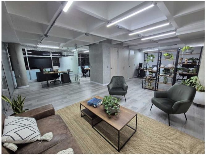 Oficina en venta en Astorga, Medellín, 263 m² · foto 2 de 18