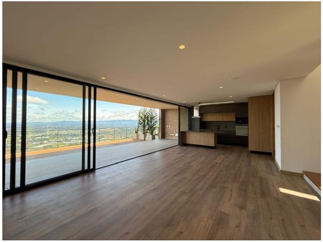 Casa de 4 alcobas en venta en Sajonia, Medellín, 325 m² · foto 2 de 19
