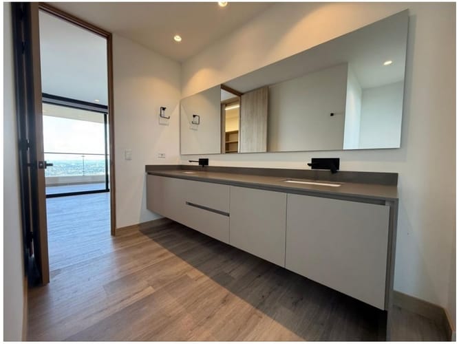 Casa de 4 alcobas en venta en Sajonia, Medellín, 325 m² · foto 13 de 19