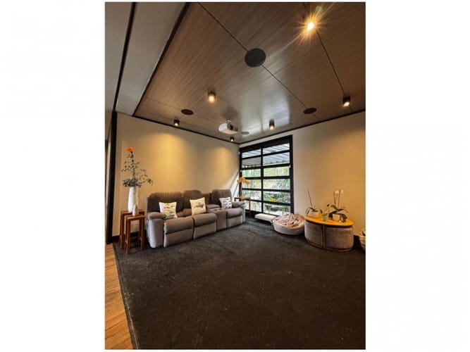 Casa de 3 alcobas en venta en Loma Del Chocho, Envigado, 420 m² · foto 3 de 15