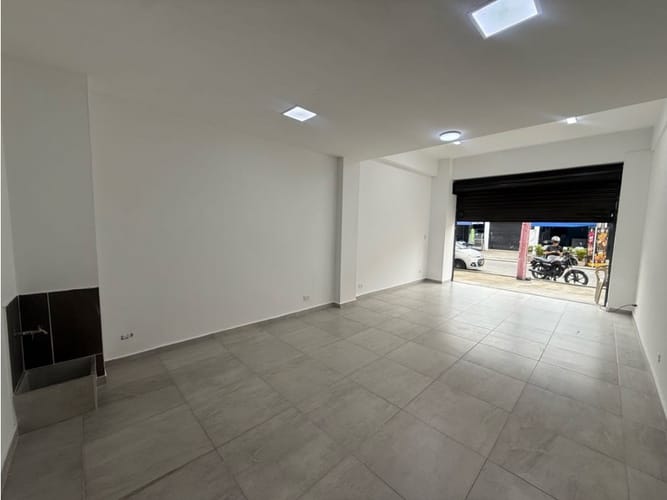 Local en arriendo en Bretaña, Cali, 32 m² · foto 2 de 6