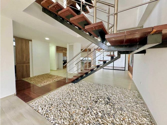 Casa de 5 alcobas en venta en Las Mercedes, Jamundí, 450 m² · foto 2 de 21
