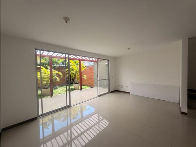 Casa de 3 alcobas en venta en Ciudad Country, Jamundí, 109 m² · foto 2 de 18
