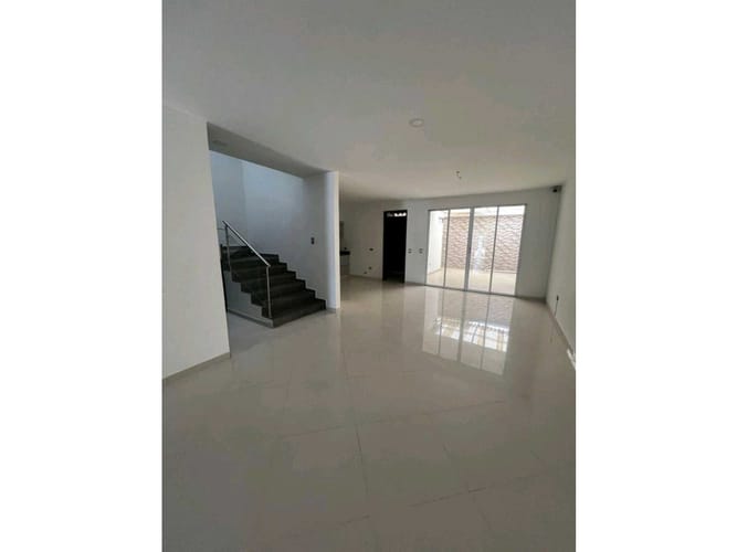 Casa de 4 alcobas en venta en Panamericano, Jamundí, 263 m² · foto 2 de 13
