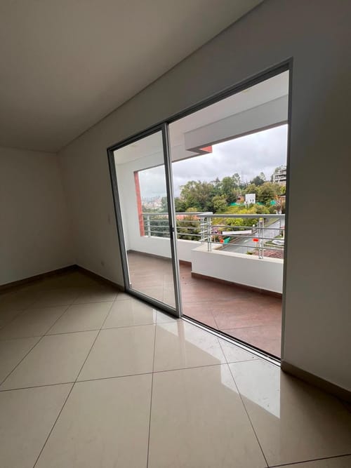 Apartamento de 2 alcobas en venta en Los Colegios, Rionegro, 100 m² · foto 2 de 11