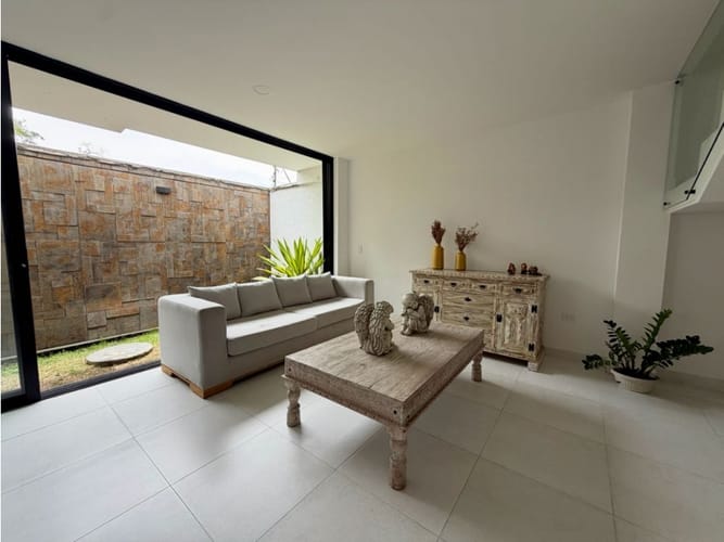 Casa de 4 alcobas en venta en La Morada, Jamundí, 239 m² · foto 2 de 24