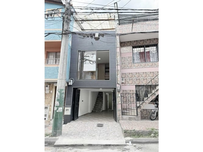 Casa de 3 alcobas en venta en Las Violetas, Medellín, 80 m² · foto 2 de 24
