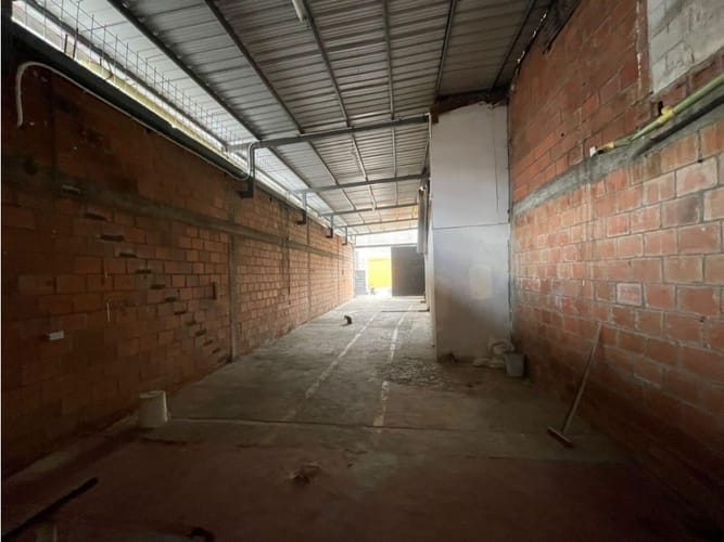 Bodega en venta en Granada, Cali, 895 m² · foto 5 de 9