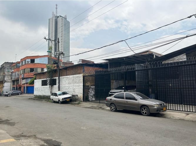 Bodega en venta en Granada, Cali, 895 m² · foto 8 de 9