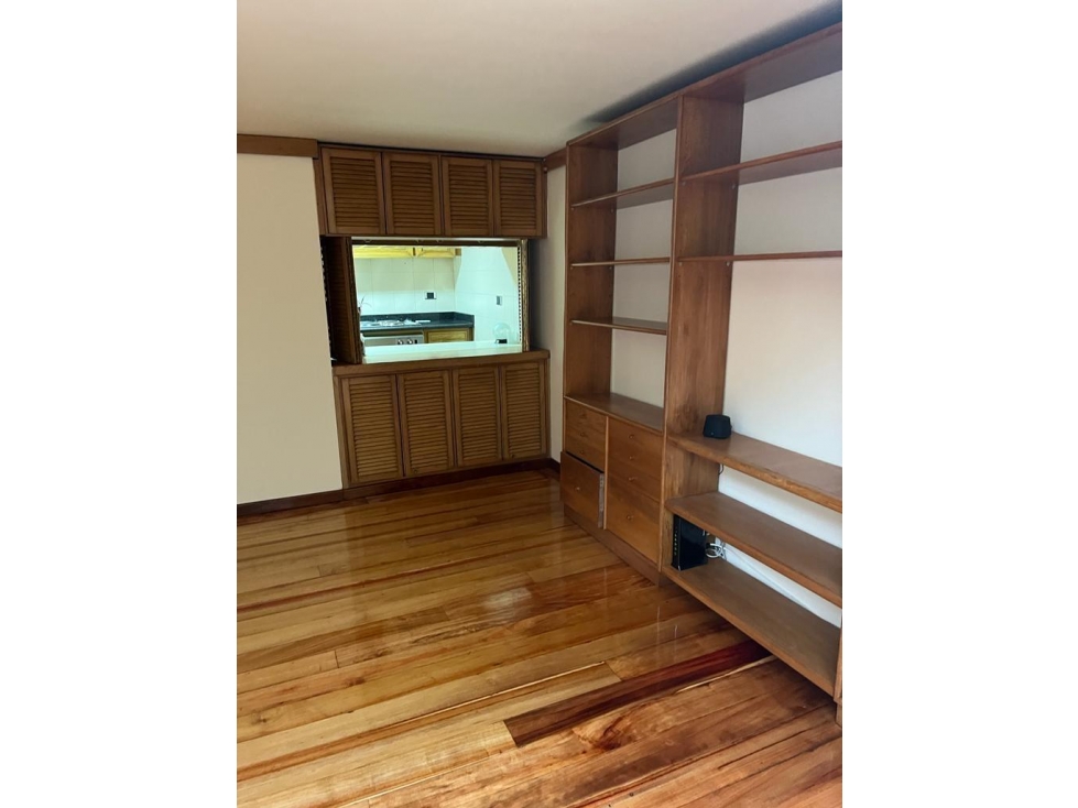 Apartamento en venta en Los Rosales, Bogotá · foto 8 de 18