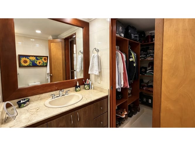 Apartamento de 4 alcobas en venta en La Florida, Medellín, 145 m² · foto 8 de 10