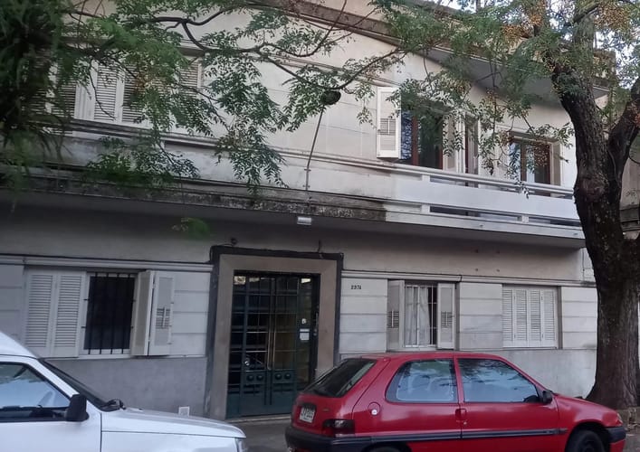 Alquiler Apartamento De 2 Dormitorios Balcón En La Comercial · Foto 2