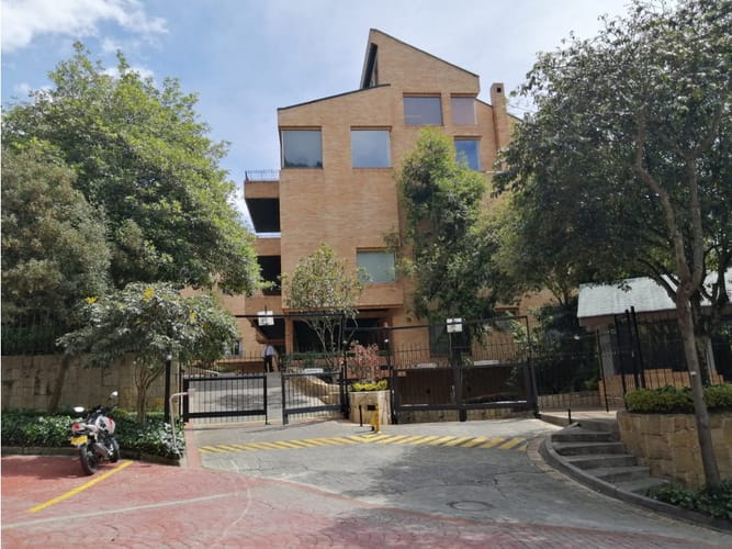 Apartamento de 3 alcobas en venta en Santa Barbara, Bogotá, 330 m² · foto 2 de 21