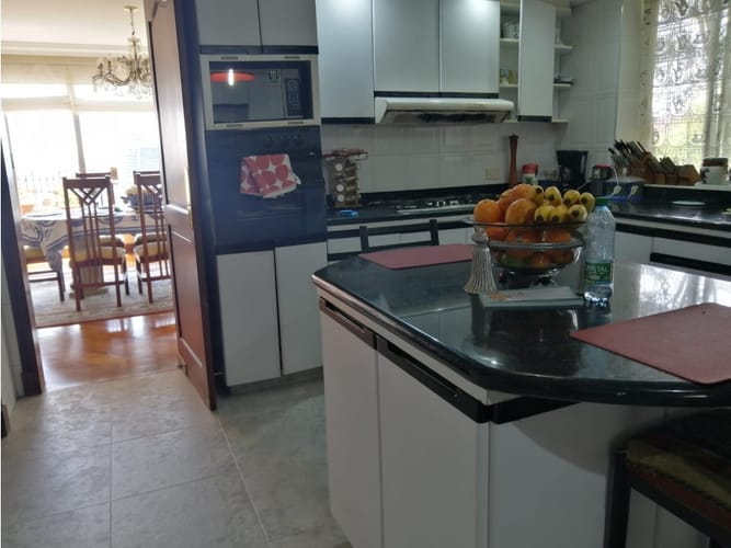 Apartamento de 3 alcobas en venta en Santa Barbara, Bogotá, 330 m² · foto 15 de 21